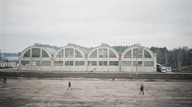Riga: Central Market tasting tour with Academy of Sciences views