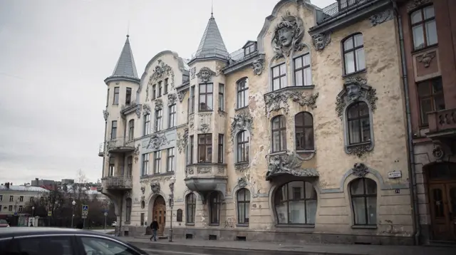 Riga: Art Nouveau highlights tour with museum visit