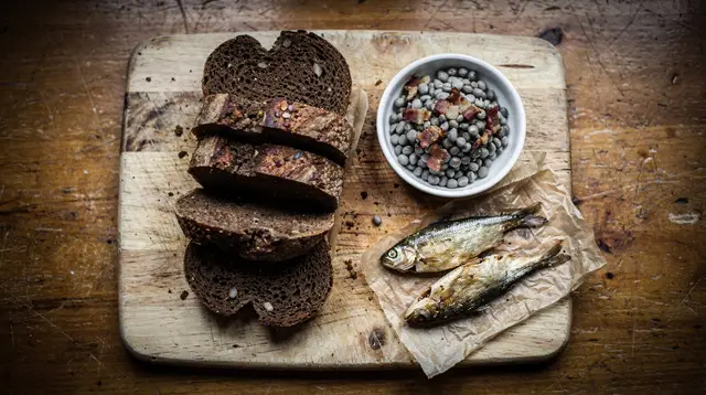 Riga: Art Nouveau guided tour with unique food tasting