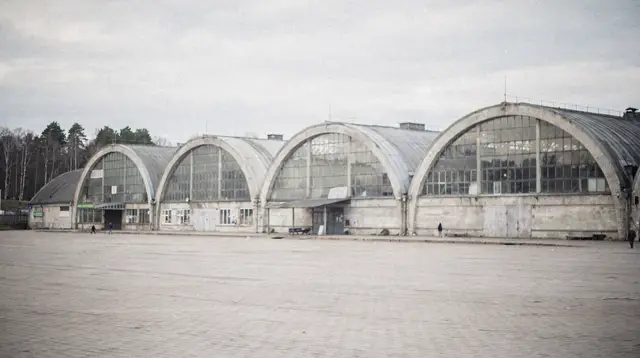 Riga: Central Market traditional food tour in a small group