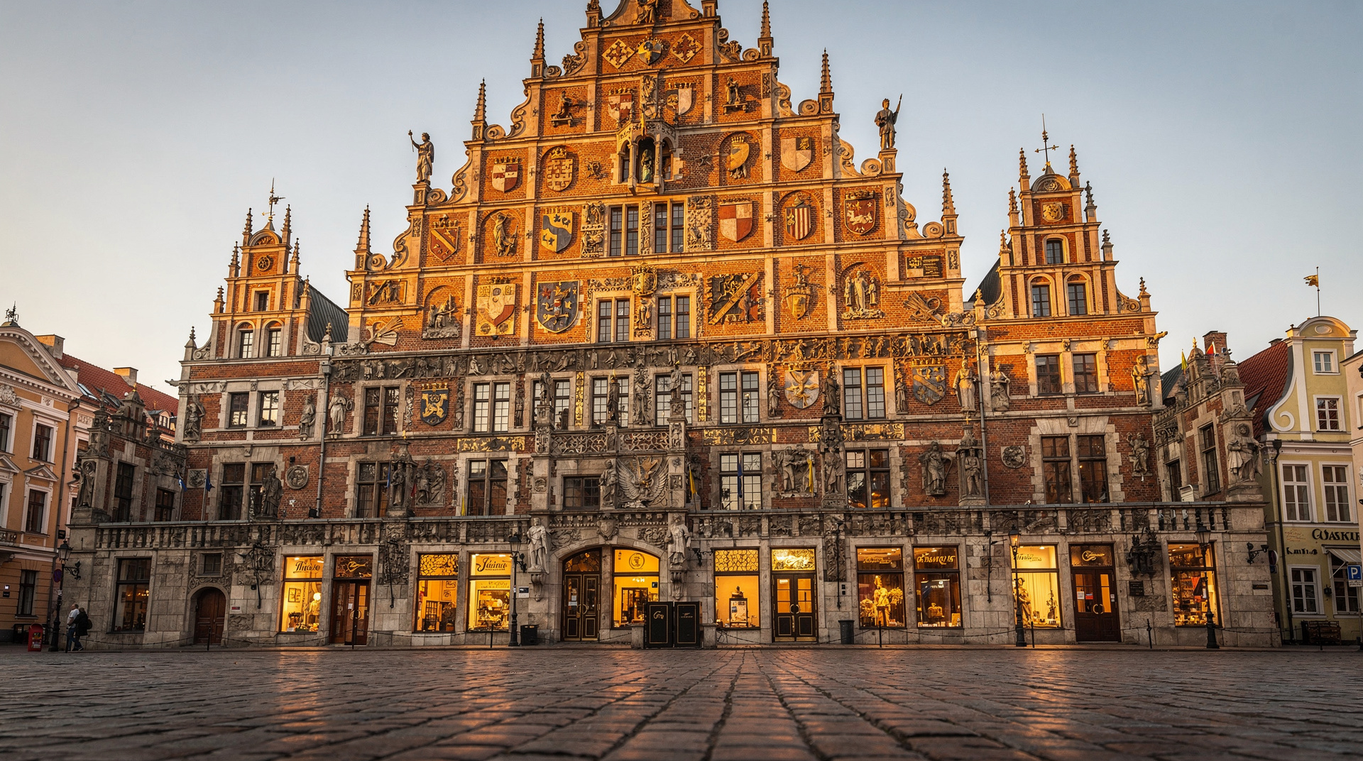 La place de la Mairie et le secteur de la Maison des Têtes Noires : guide complet — Guide de la Place de la Mairie et de la Maison des Tetes-Noires a Riga : l'ensem